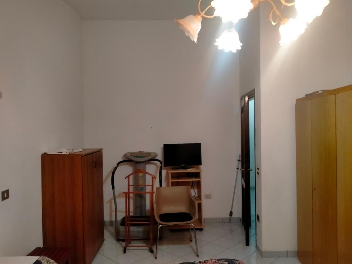 Appartamento Santa Giusta Exterior foto